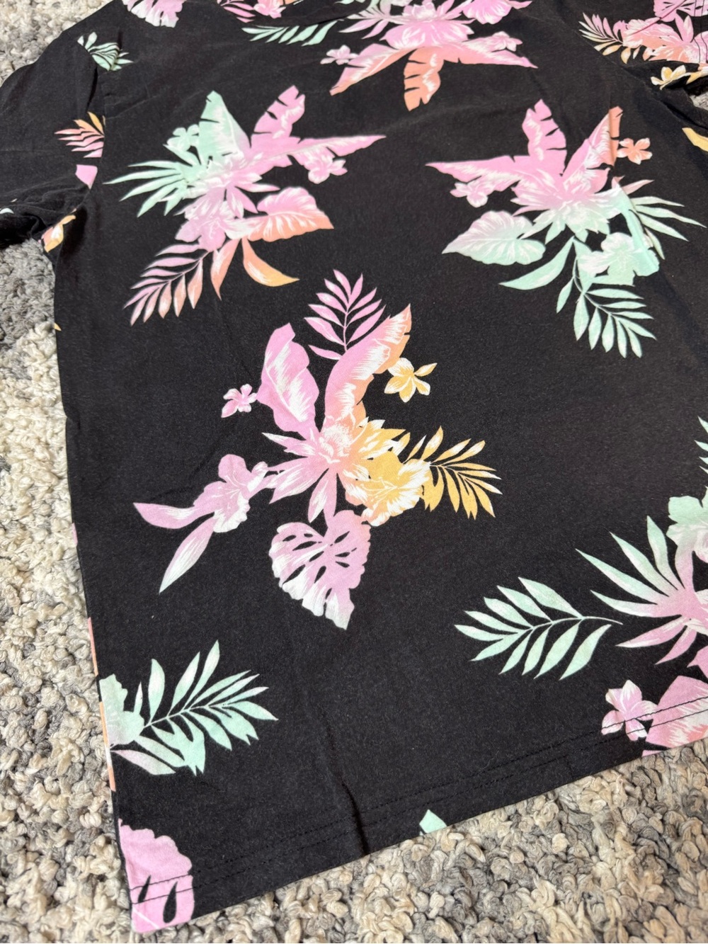 Hollister, Men's Black Floral Tropical Print Short Sleeve T-Shirt, X Large - Picture 3 of 5